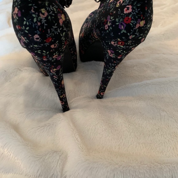 Ardene floral heels - Picture 4 of 4